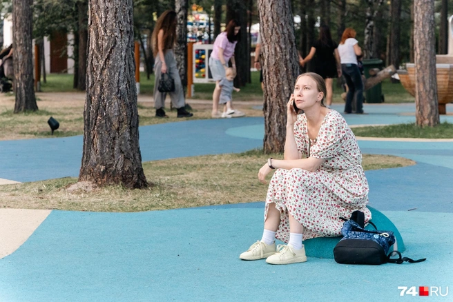 Места, где можно сесть, здесь тоже придется поискать. Скамеек явно не хватает | Источник: Наталья Лапцевич