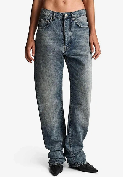 5 лучших способов стилизации джинсов зимой 2026 года