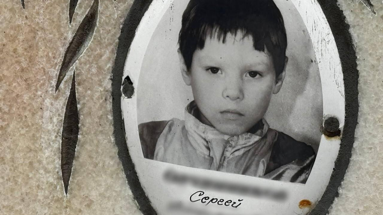 «Хоронили Сережку в закрытом гробу». За что убили и утопили в мешке семилетнего мальчика