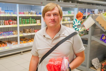 Евгений делится, что присматривается к скидкам, тем не менее старается ни в чем себе не отказывать | Источник: Тимофей Калмаков / 59.RU