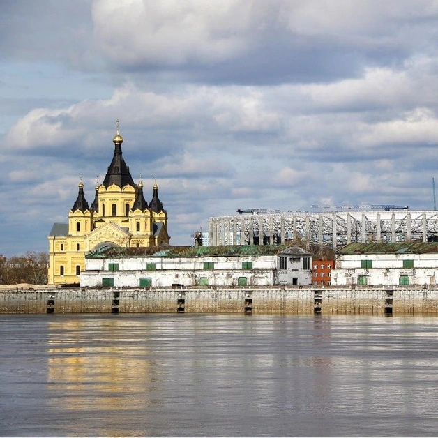 Мәжбүрлі анальды секс Ол жұлқынып, ант береді.