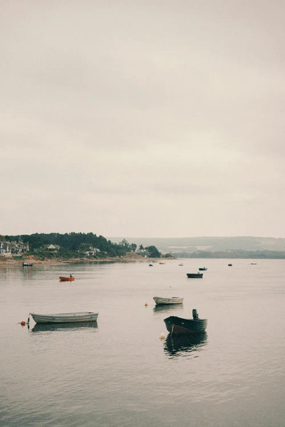 Маникюр с инициалами и платье Вивьен Вествуд: Эмбер Андерсон и Коннор Суинделлс сыграли одну из самых красивых свадеб этого года