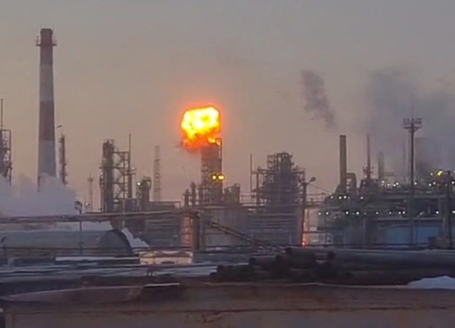 Опубликовано новое видео атаки БПЛА на Рязанский нефтезавод | ya62.ru