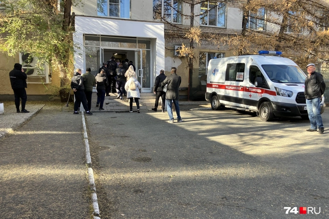 Не всех запустили сразу, кому-то пришлось ждать очереди на улице  | Источник: Наталья Лапцевич 