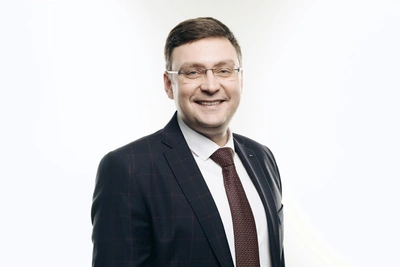 Антон Сериков арестован по обвинению в растрате