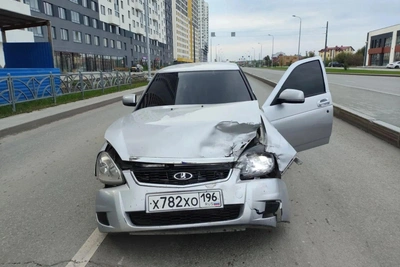 В Екатеринбурге ищут водителя «Приоры», скрывшегося с места ДТП