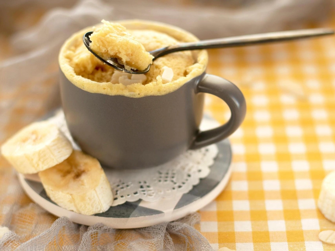 Кекс в кружке от Джейми Оливера: потребуется пять простых ингредиентов и две минуты | marieclaire.ru