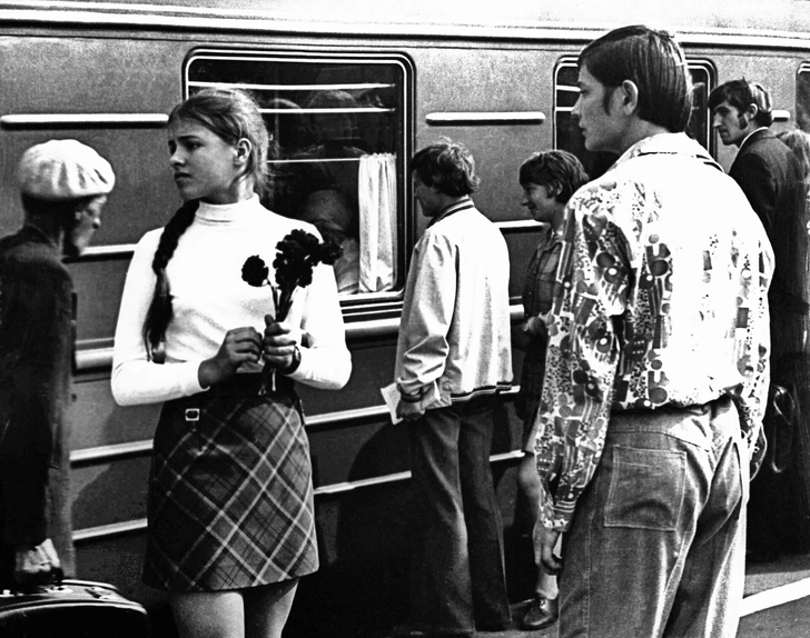 В финале «Не болит голова у дятла» главный герой бежит за поездом, увозящим Цыплакову