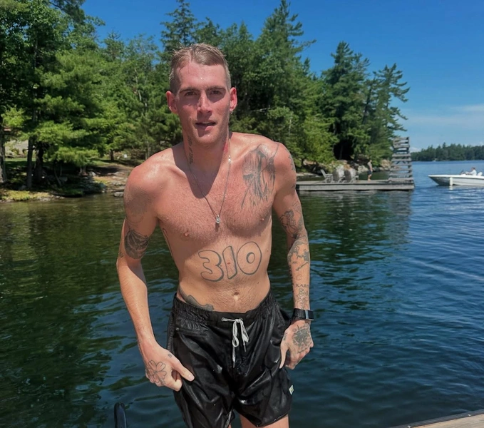 Борьба с депрессией, панические атаки и зависимость от медикаментов: сын Синди Кроуфорд — Пресли Гербер рассказал о своих психических трудностях | marieclaire.kz