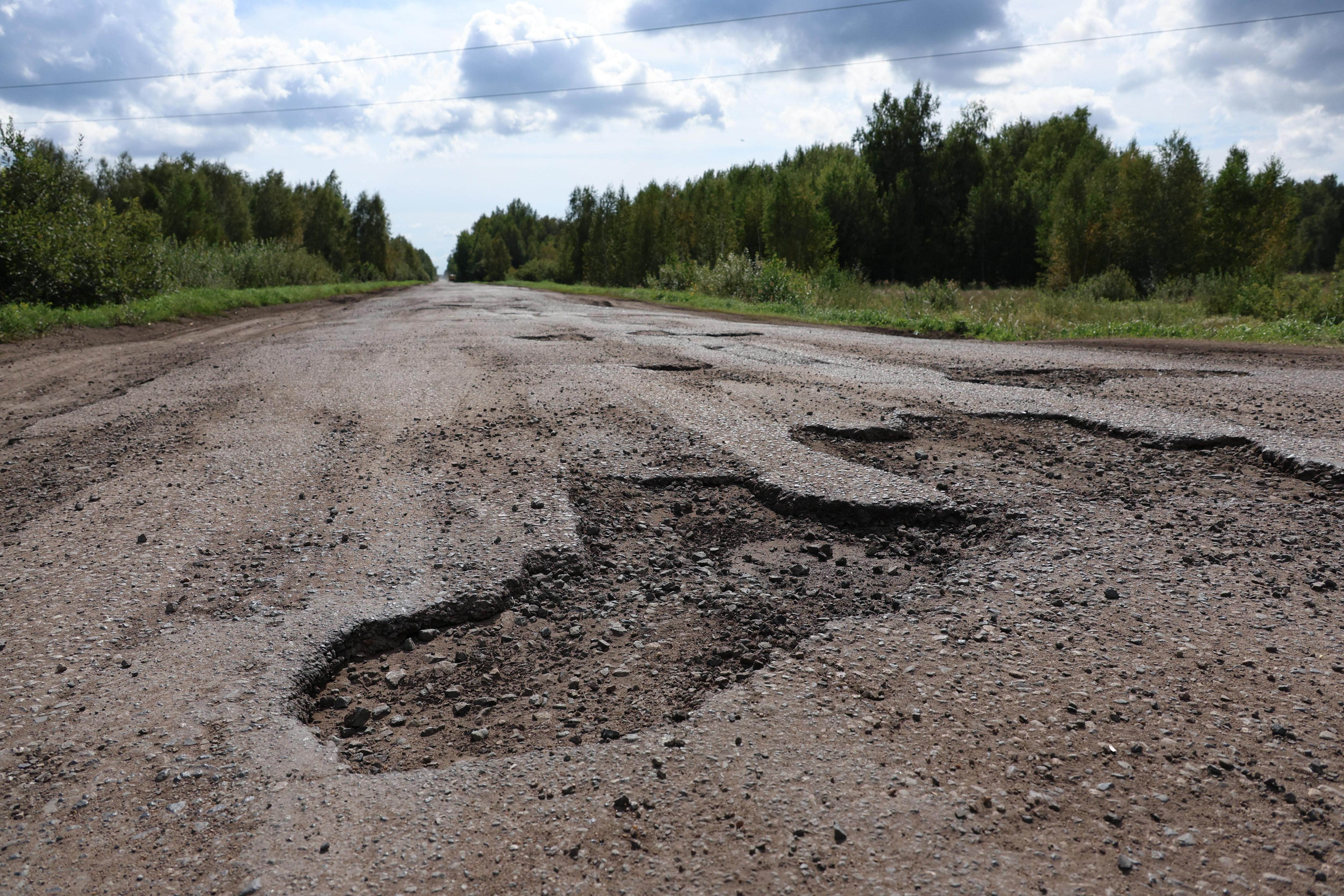«Как людям жить?»: омичка пожаловалась на разбитые дороги в регионе