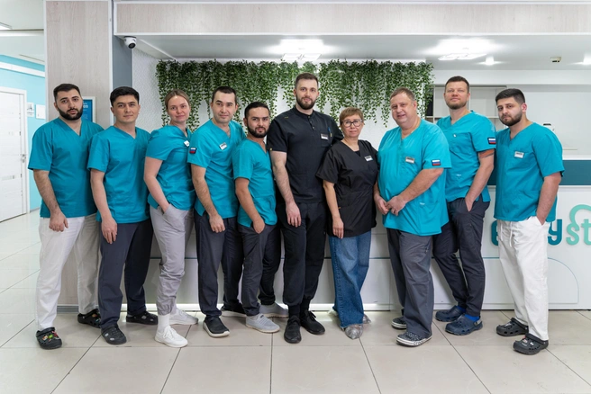 С пациентом работает команда экспертов, а не один врач | Источник: EasyStom
