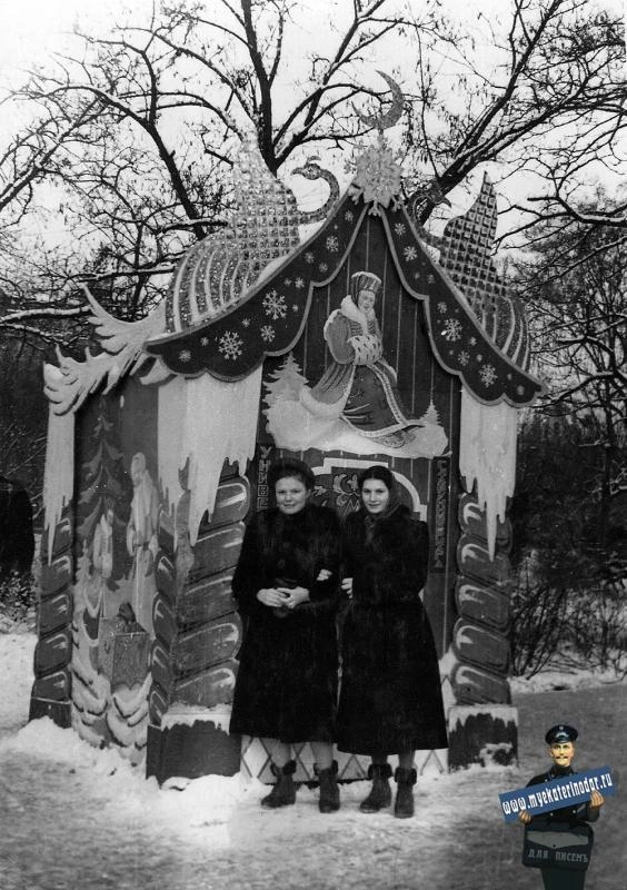 Сквер Ворошилова (сейчас&nbsp;— сквер Жукова), примерно 1955 год | Источник: Фото из семейного архива Педино / myekaterinodar.ru