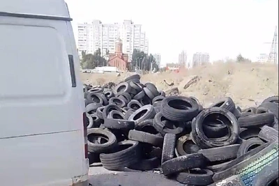 В Волгограде сняли сброс покрышек на стихийную свалку