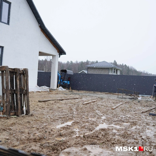 После окончания строительства многие собираются разбить сады или огороды | Источник: Артем Рамазани-Зубов / MSK1.RU