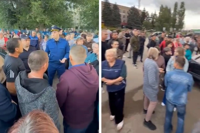 Прокурор района Николай Альков пытался успокоить толпу | Источник: предоставлено местными жителями