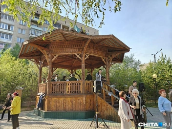 Музыкальная беседка становится местом притяжения читинцев каждое лето | Источник: Тамара Ван-Фу-Ли / CHITA.RU