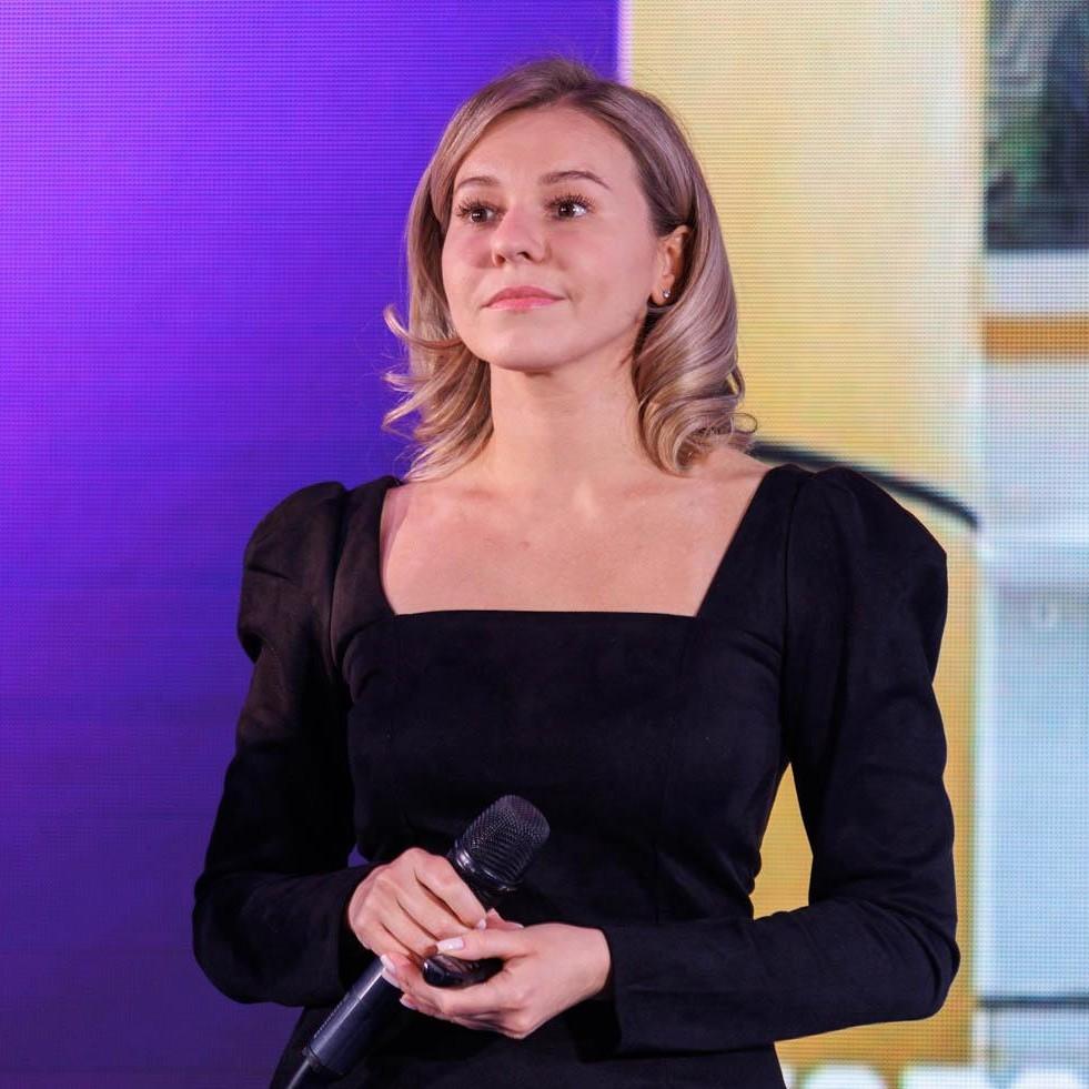 <p>Алена Болотова</p>