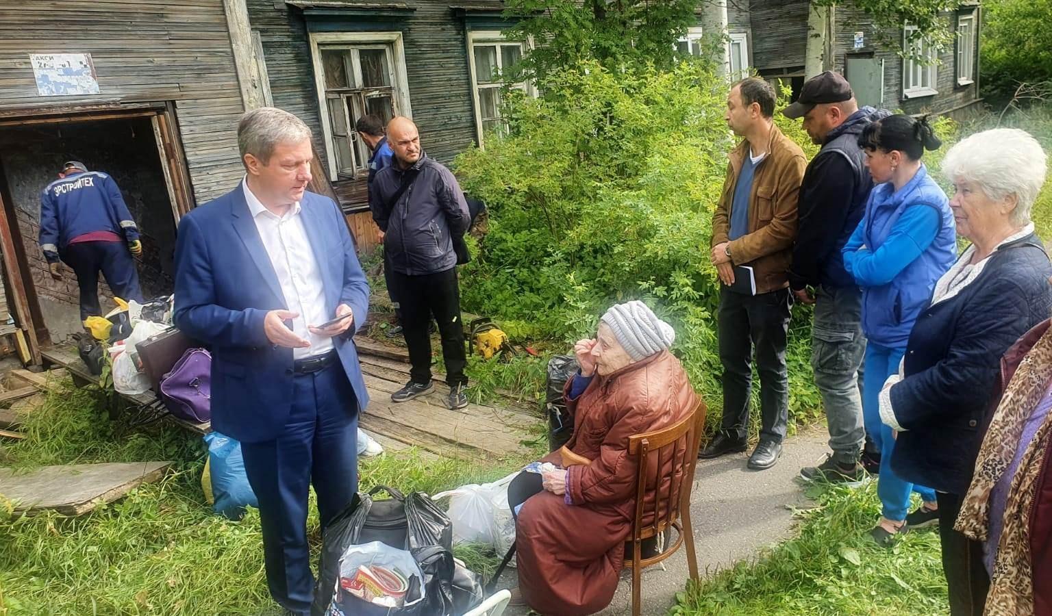 В Архангельске сошел со свай деревянный дом на Сульфате, 12 августа 2022 г.  - 12 августа 2022 - 29.ру