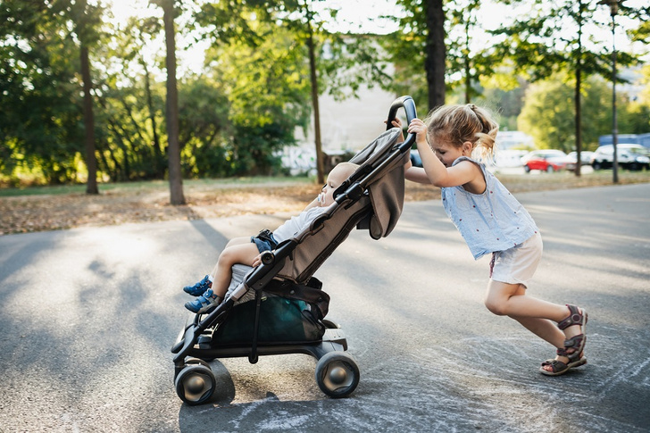 Фото №1 - До какого возраста можно возить ребенка в коляске: мнение педиатра