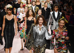 Карла Бруни, Моника Беллуччи и другие звезды в показе Dolce & Gabbana SS 2019
