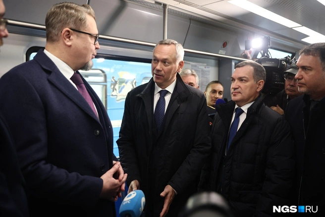 Андрей Травников оценил техническое оснащение нового состава | Источник: Александр Ощепков / NGS.RU