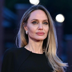 Пешком в Херсон, скандал с водителем: подробности неожиданного визита Анджелины Джоли в Украину