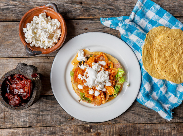 «Рваная» курица с луком: мексиканское блюдо, которое впечатлит ваших родных и гостей