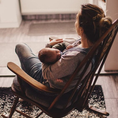«Подруги говорят, что это безумие»: 4 неизбежных сценария позднего материнства