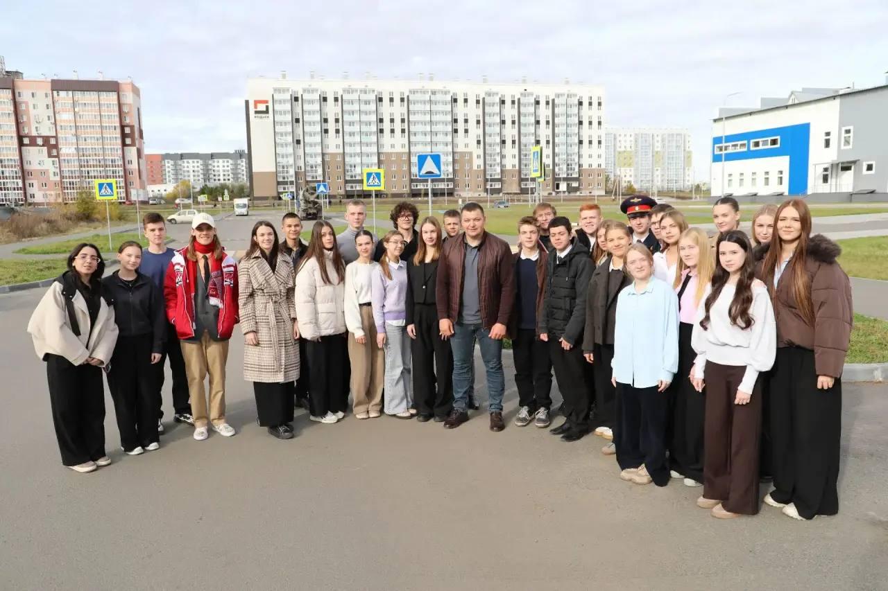 Глава Кургана стал проводить экскурсии по городу. Кто стал первым слушателем?