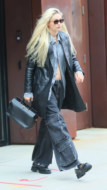 Джиджи Хадид нашла самые эффектные джинсы на осень | marieclaire.ru
