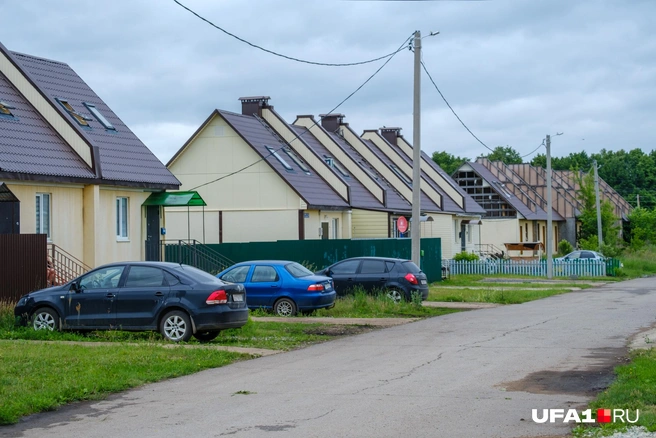 Таунхаусы — достроенные и недостроенные | Источник: Булат Салихов / UFA1.RU