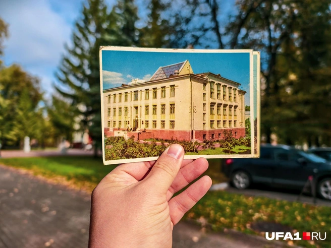 Здесь на снимке еще библиотека имени Крупской | Источник: Булат Салихов / UFA1.RU
