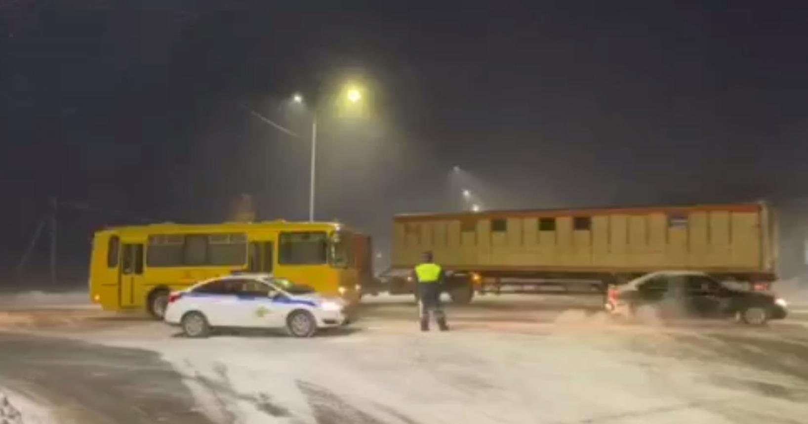 Водителей предупреждают о сложной обстановке на трассах Тюмень — Омск и  Челябинск — Курган — Омск — Новосибирск из-за погоды — 23 декабря 2022 - 23  декабря 2022 - 72.ру