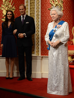 Королева Елизавета прописалась рядом с Уильямом и Кейт