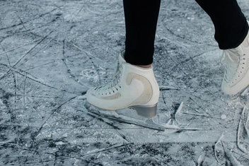 Укажите, с чем у вас ассоциируется Новый год, а мы расскажем, чем вам стоит заняться на каникулах