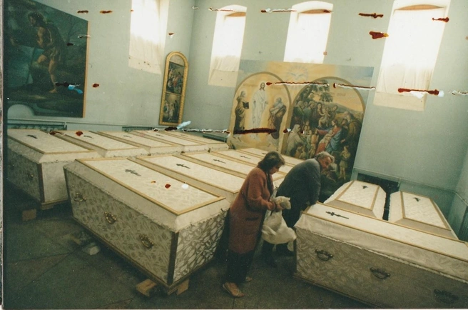 В часовне Карповской церкви долгие годы стояли 13 гробов-саркофагов с останками предков | Источник: Елена Кармазина / личный архив 