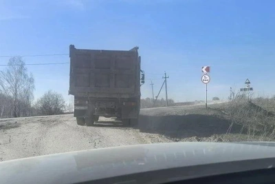 Грузовикам снова запретили проезд по дороге в НСО