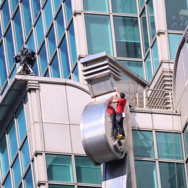 Американский альпинист Алекс Хоннольд покорил небоскреб «Тайбэй 101» без страховки