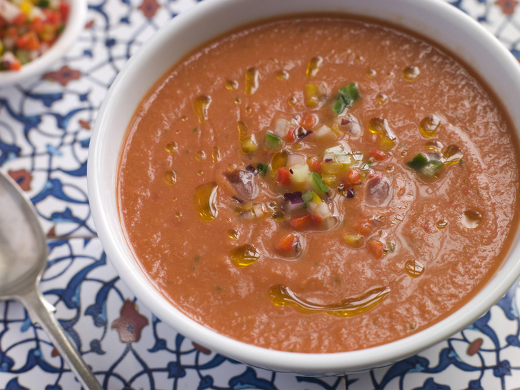 Спасаемся от зноя: 5 рецептов холодных супов из Европы