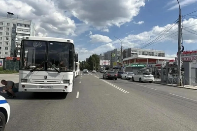Автобус переехал пенсионерку в Новосибирске: ищут свидетелей