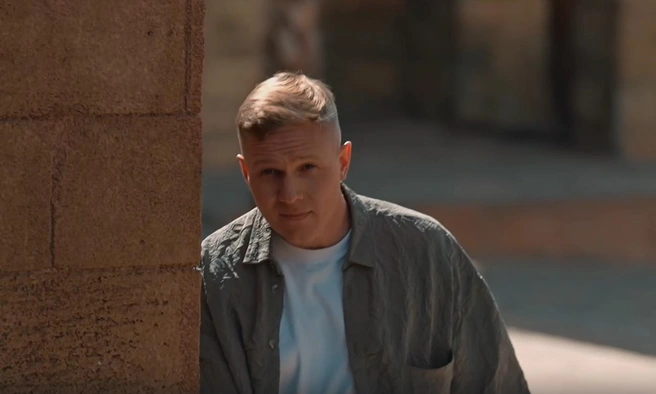 Новым игроком стал Антон Жижин, известный зрителям по главной роли в сериале «Патриот» | Источник: телеканал ТНТ