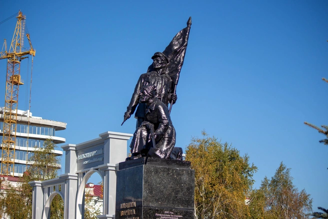 Сам памятник не тронули | Источник: Павел Красоткин / 72.RU 