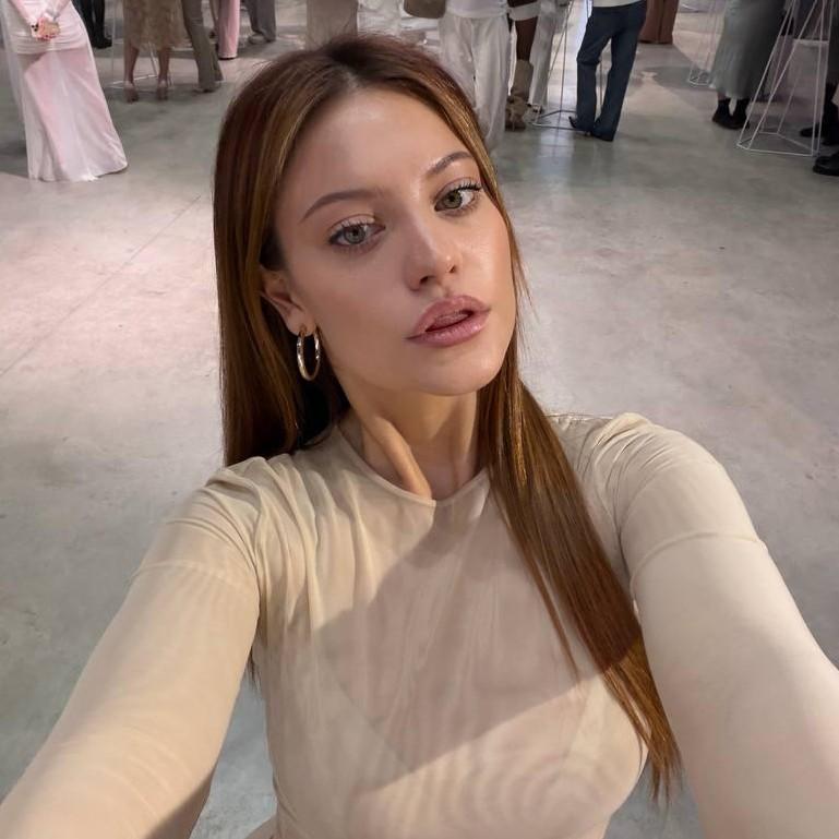 Квартира от Егора Крида, сувенир от жены Рузиля Минекаева и фото груди: Дилара распаковывает подарки после дня рождения