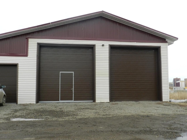 Большой гараж подойдет для семей с двумя машинами | Источник: «КРАСГАРАЖ»