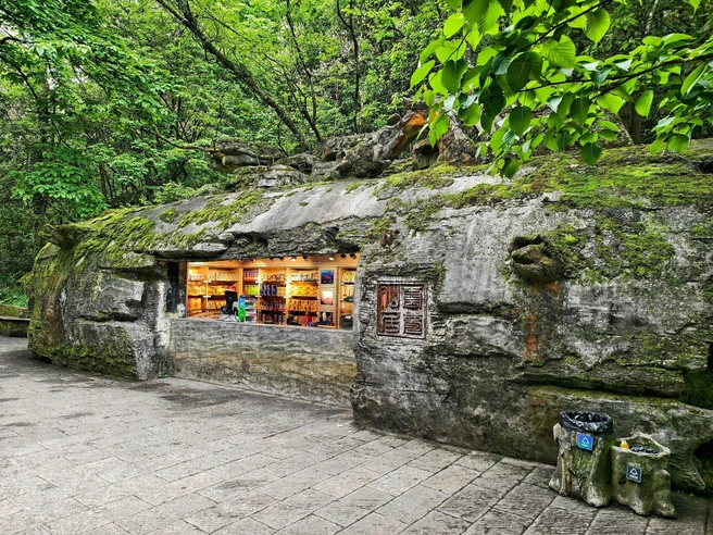 Магазин в камне | Источник: Гала Ермошкина