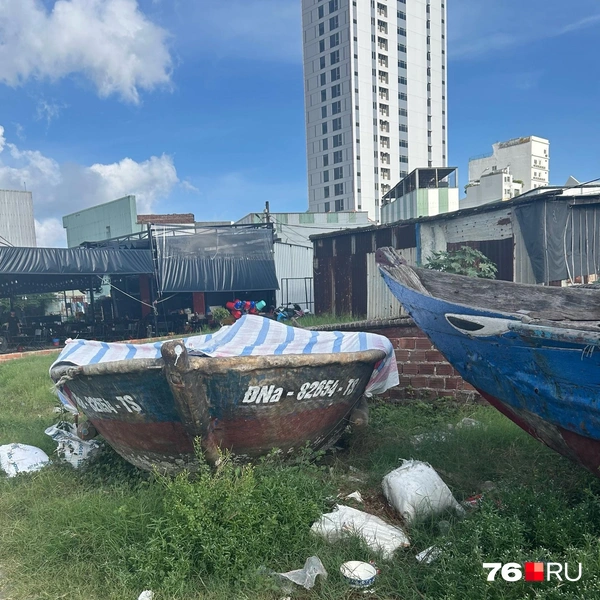 В 30-градусную жару вонь от мусора заполоняет улицы | Источник: Екатерина