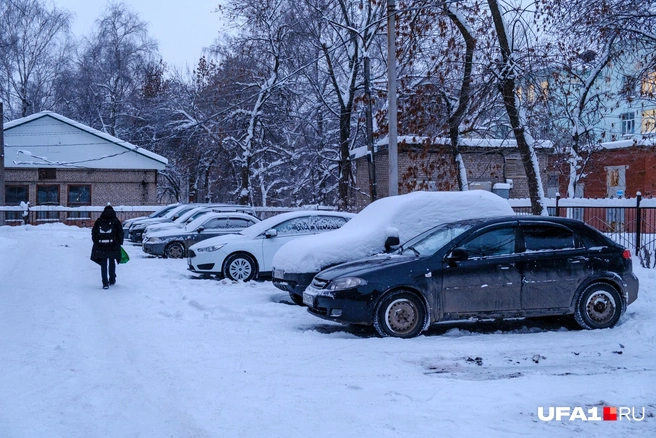 Школьник в школу спешит | Источник: Булат Салихов / UFA1.RU