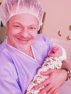 Владимир Пресняков с новорожденным сыном