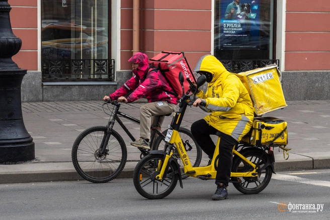 Рассказываем, сколько получают курьеры | Источник: Михаил Огнев / FONTANKA.RU