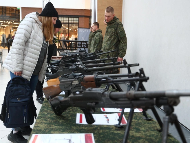 Жители Екатеринбурга начали посещать выставку с раннего утра | Источник: Владислав Лоншаков / E1.RU